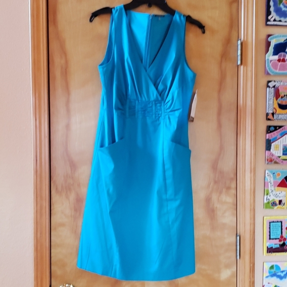 Elie Tahari Dresses & Skirts - Elie Tahari Turquoise sheath dress size 8